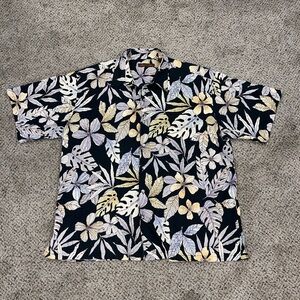 Tori Richard floral men’s short sleeve button down shirt vacation resort wear